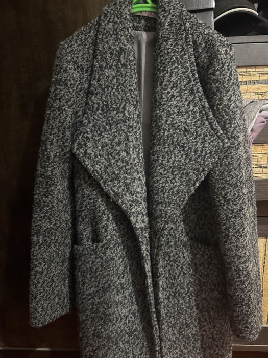 Пальто 42размера 2 шт разные