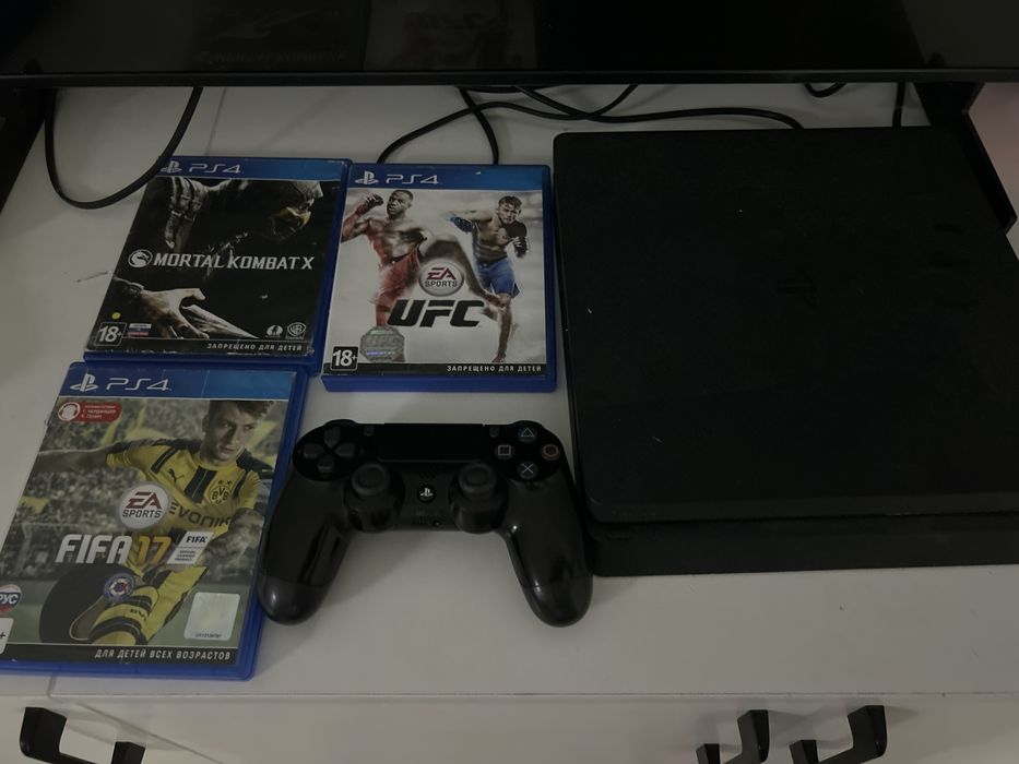 PS4 в хорошем состояний