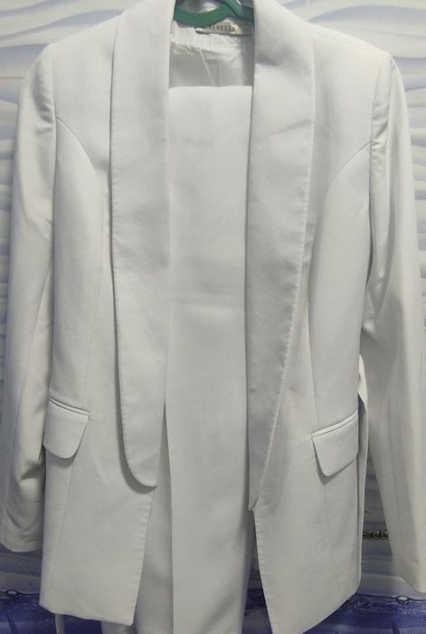 Продам женский костюм и брюки