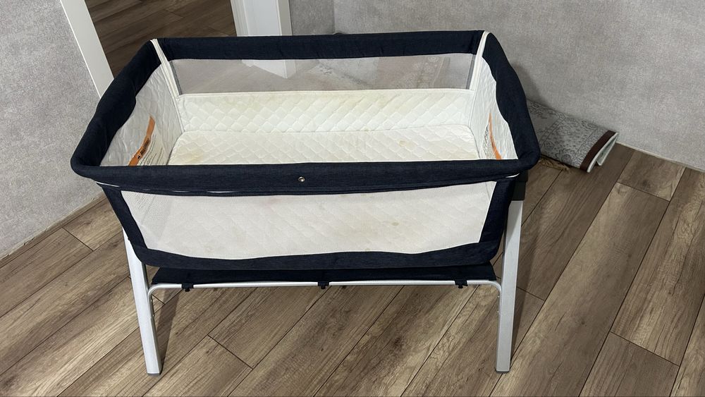 Продам  манеж.  б/у