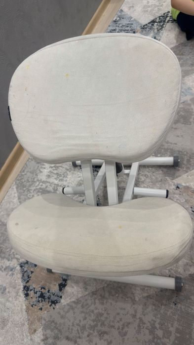 коленный стул кресло