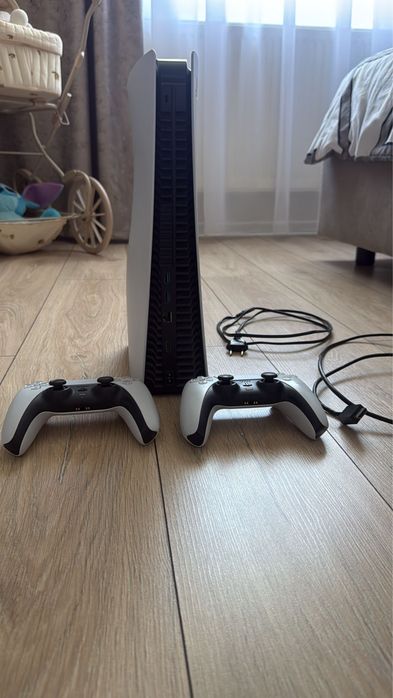 PlayStation 5 cu 2 manete