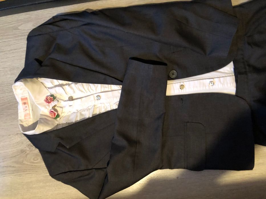 Дамски бизнес костюм