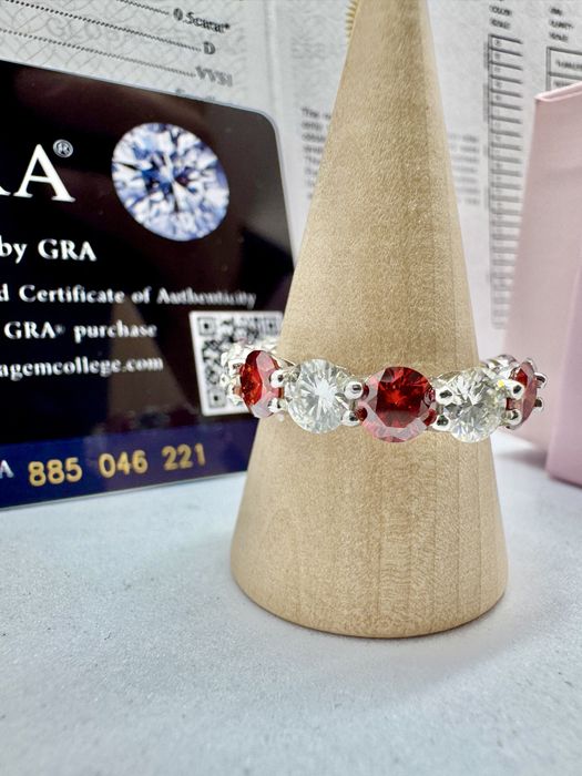 Сребърен пръстен с мойсанит (Диамант)