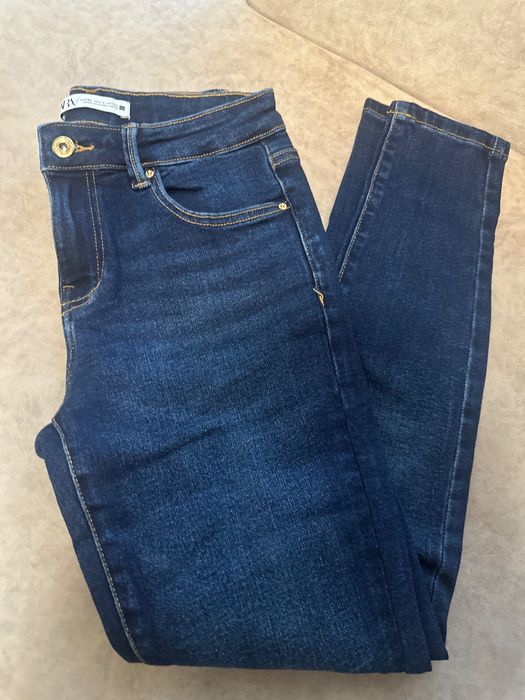 Дънки в размер с, нови/17€ бр