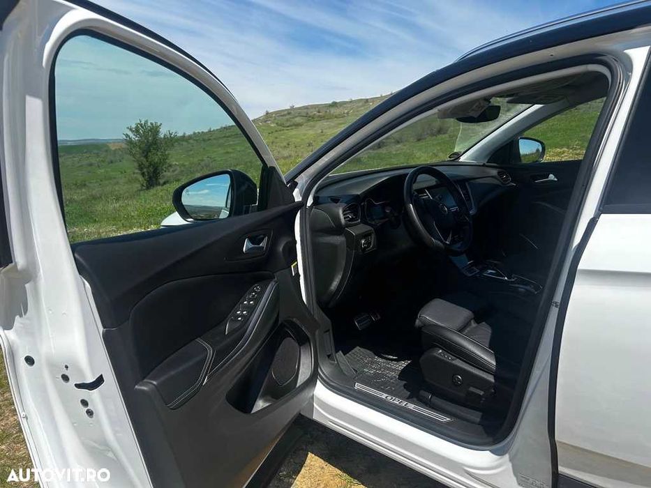 Opel GrandlandX Plug-in-Hybrid4 ,4X4,1.6, 300 cp,pret 16.750 euro- factura cu TVA deductibil
