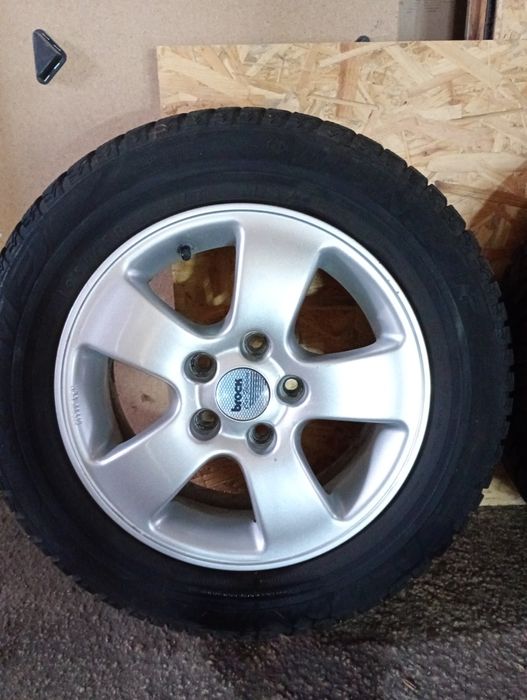 VW джанти със зимни гуми 195/65/15 6,5J ET45 5x112 цо56,6