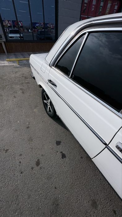 Мерседес Е.123 бензин -газ2,3л