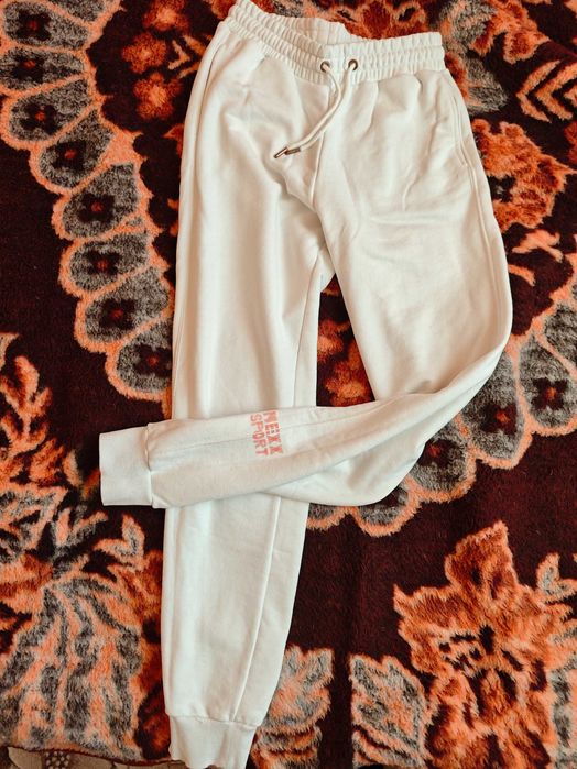 Бял екип на MEXX