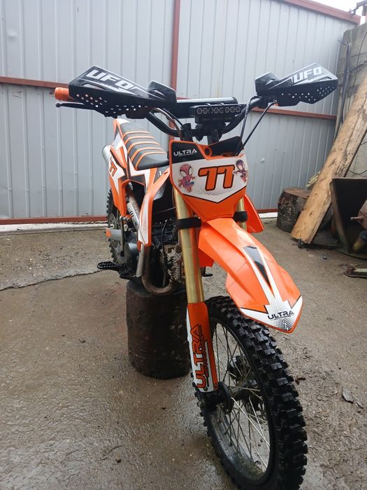 Vând cross Ultra în stare perfectă de funcționare