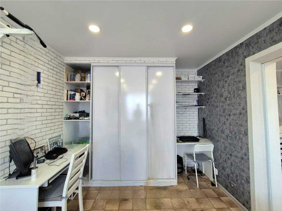 Продам 4 комн квартиру у/ планировки