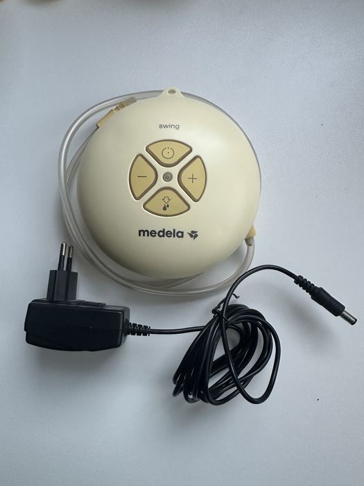 Електрическа помпа за кърма Medela Swing с бутилки и аксесоари