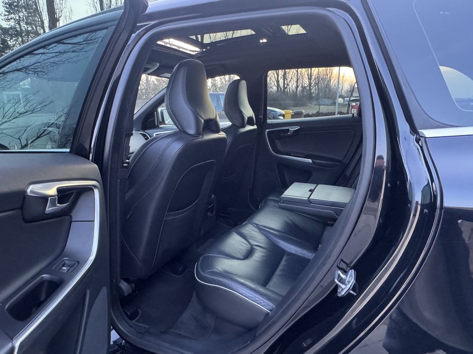 Volvo Xc60 R Design/automat/pano/camera/harman kardon/rate/garantie
