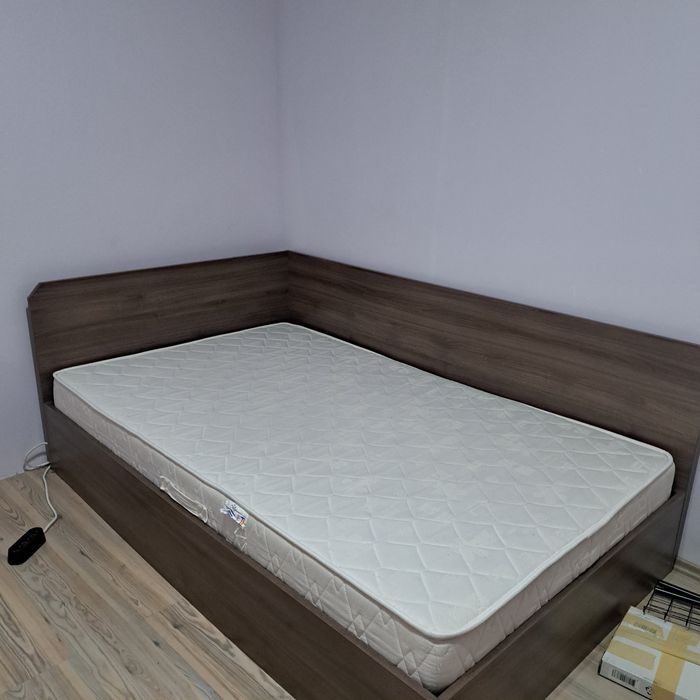 Легло  с двулицев матрак,без матрак цената е 100 лв