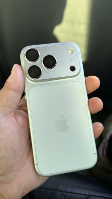 Продам iphone 17 pro 256 gb esim