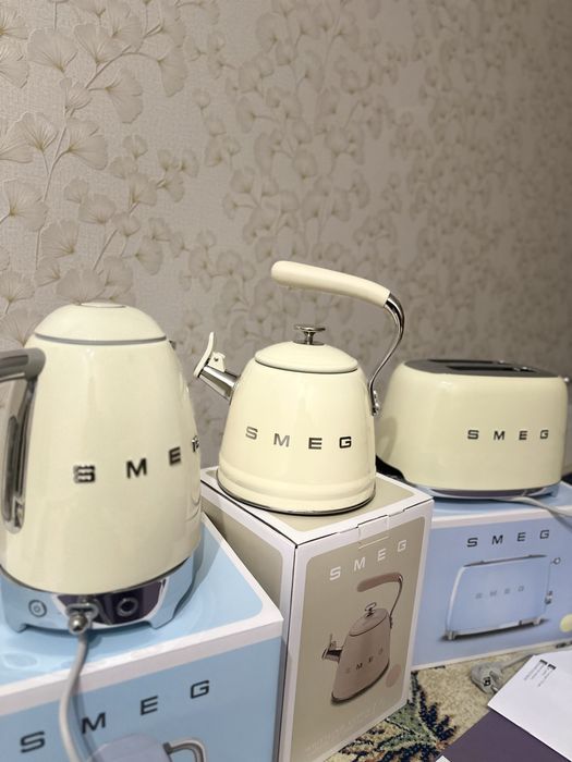 Электрочайник SMEG KLF04 оригинал.
