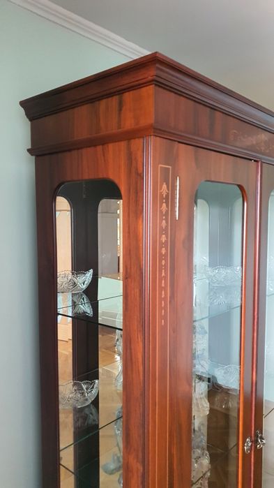 Шкаф для посуды.