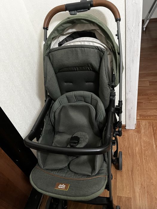 Продам коляску Joie
