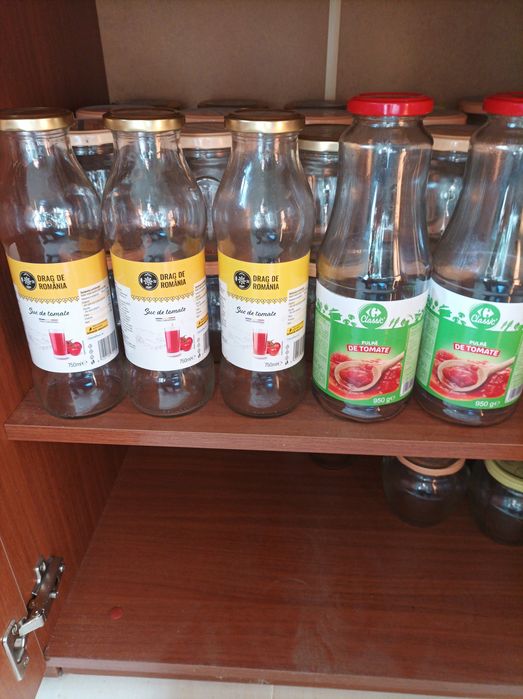 Vând sticle cu capac pentru suc de roșii