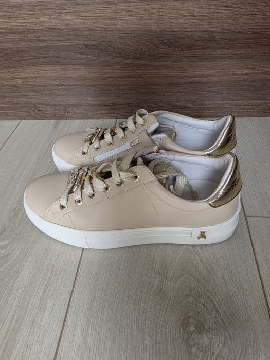 Оригинални дамски кецове Patrizia Pepe