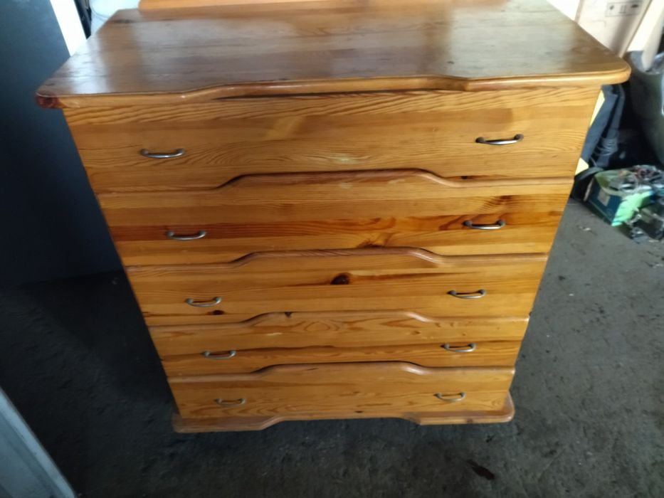 Трикрилен гардероб масивно дърво и скрин