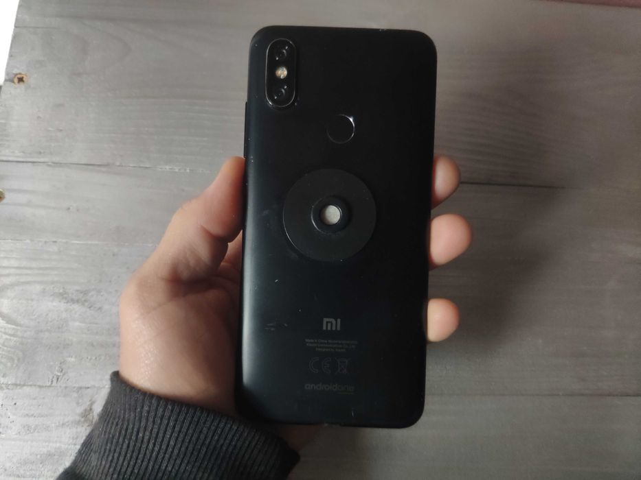 Продавам Xiaomi Mi A2 4/64GB