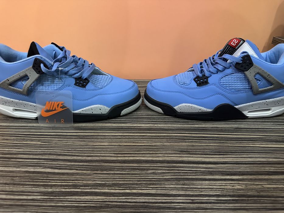 Продавам  jordan 4 university blue