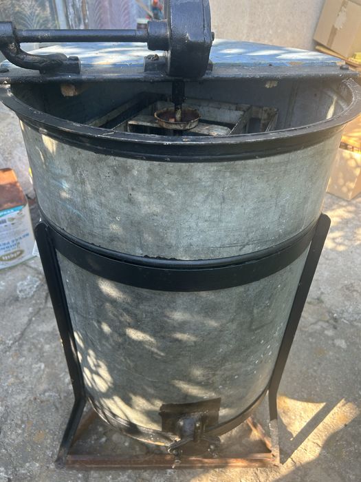 Центрафуга за изваждане на пчелен мед