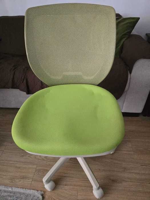 Scaun rotativ pentru copii - verde deschis – utilizat