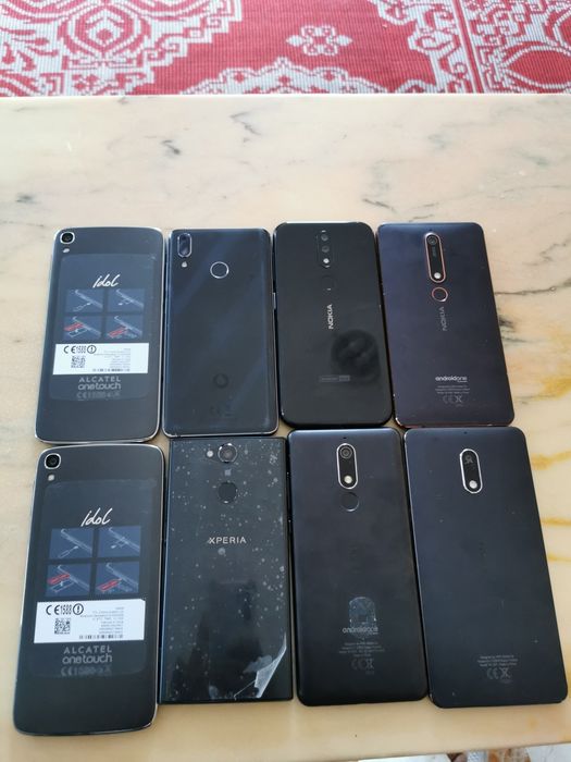 Vând telefoane noi