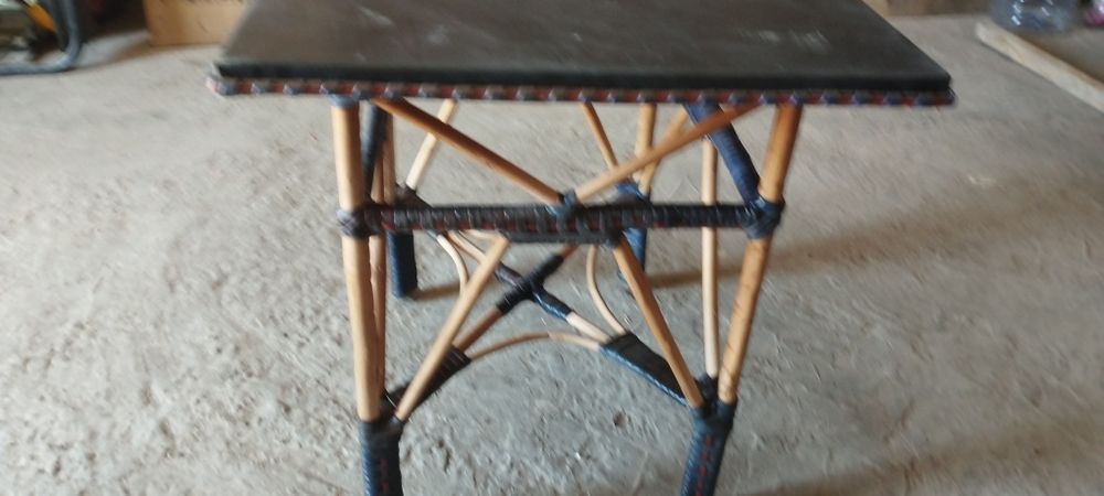 Продам столик журнальный