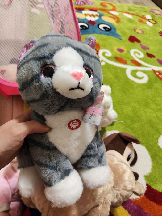 Продавам кош с играчки