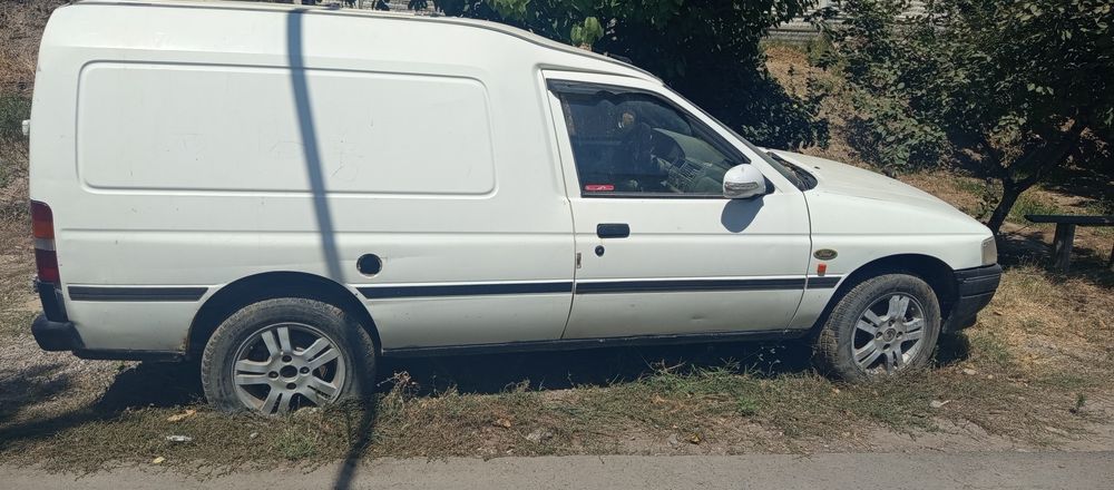 Ford escort 1996 yil