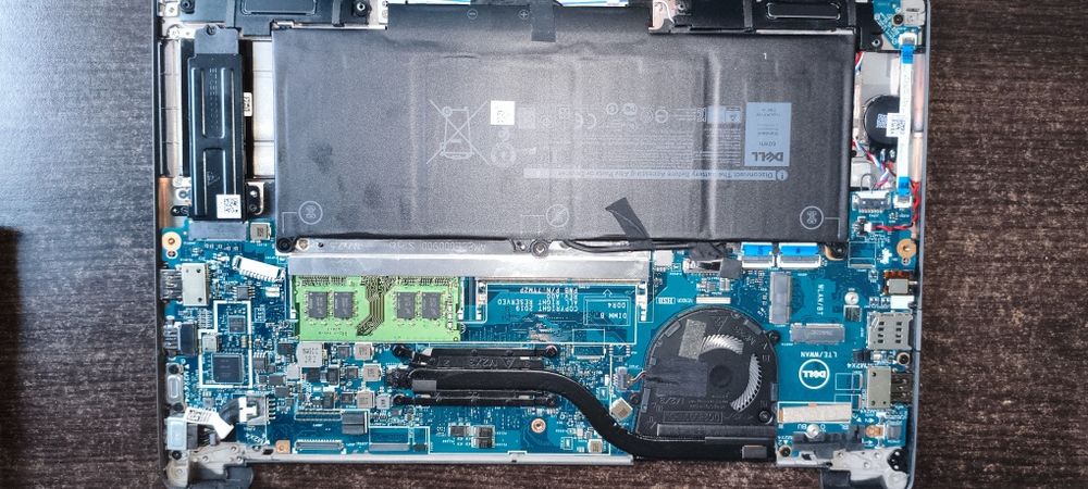 Laptop Dell 7400 fara ecran functional