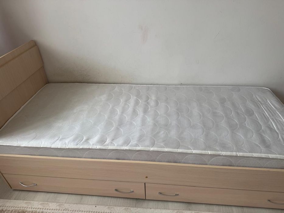 Продам одноместную кровать вместе с матрасом