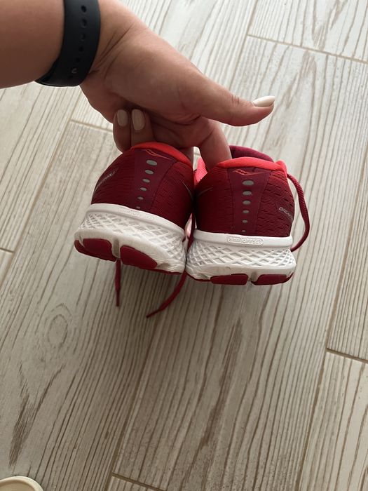 Papuci saucony pentru alergare.