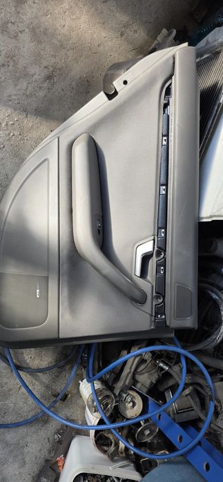 Салон за ауди а4 б6 предни седалки audi a4 b6  лява дясна седалка кори на врати bose  централна конзола с подлакътник