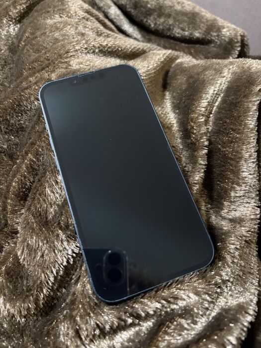Продам Iphone 13