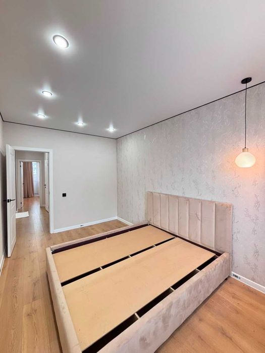 Двуспальняя кровать
