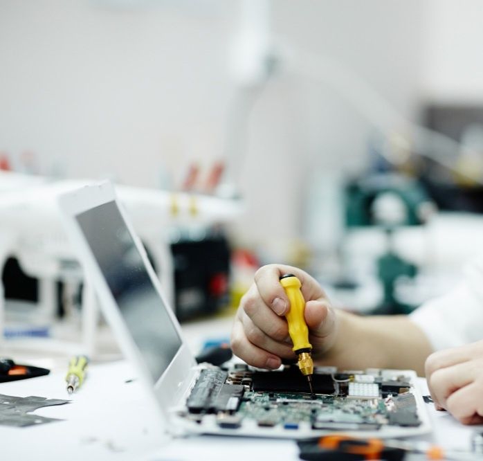 Service: retea internet (cablu, wifi), laptop-pc ,imprimante