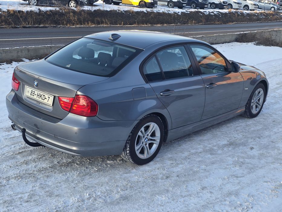 Bmw E90 2.0d Euro5  navi jante carlig Senzori Import Olanda