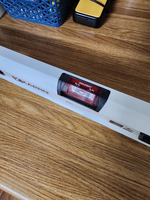 Продам уровень новый