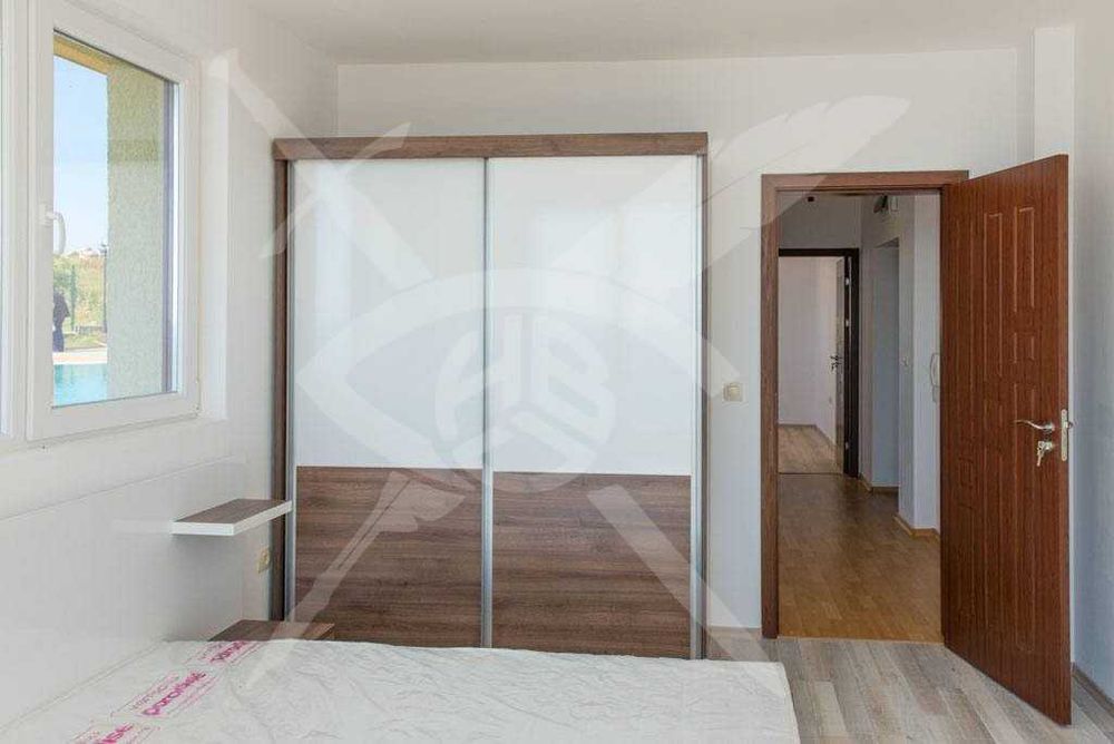 Продава се Тристаен апартамент в Черноморец - 87 кв.м за 906 €/кв.м - Снимка #2