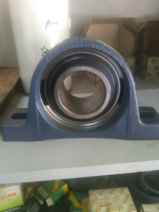 Продават се всички лагери налични от склада на магазин на едро.