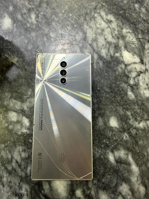 Телефон Redmagic 8s pro 256gb срочно