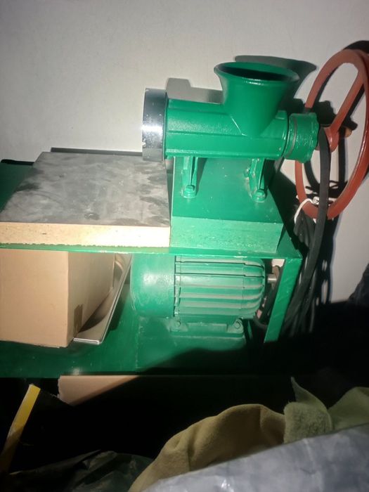 Машина за мелене на Месо и др.