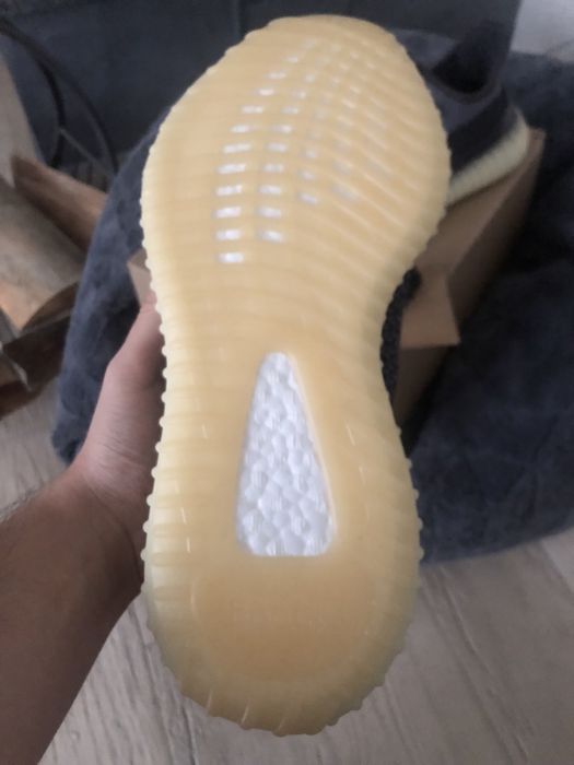 Adidas Yeezy Boost 350 V2 Carbon