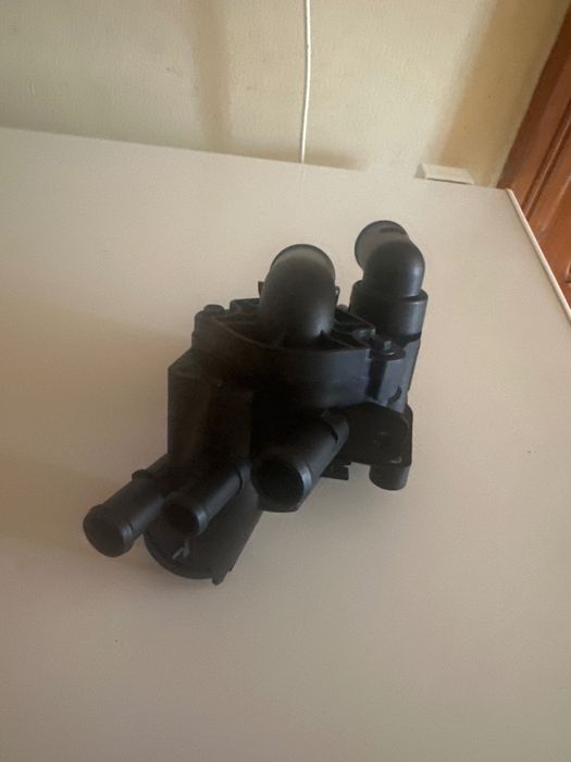 Termostat, lichid racire+Carcasa VW Golf 5 1.4 MPI nou