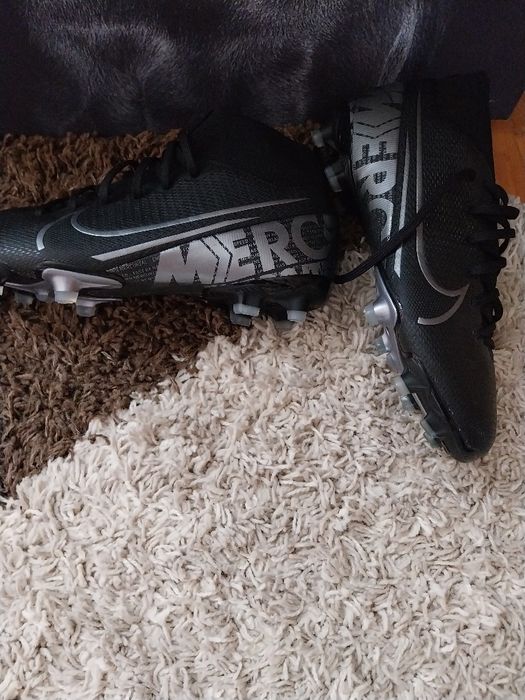 Футболни бутонки