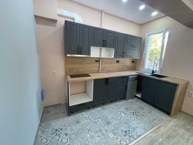 Продавам, апартамент тристаен, Червен площад.